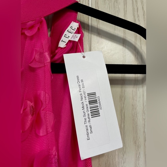 TCEC Dress Floral Appliques Mesh Overlay Halter Neck Dress Size S  NWT - Picture 5 of 6